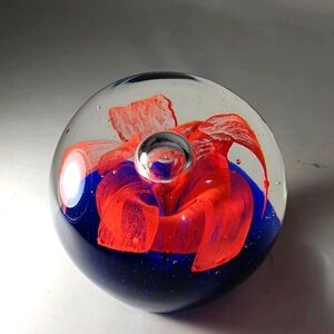 Vtg. Hand Blown Art Glass Globe.  Delicate Eed Flower on Blue Base